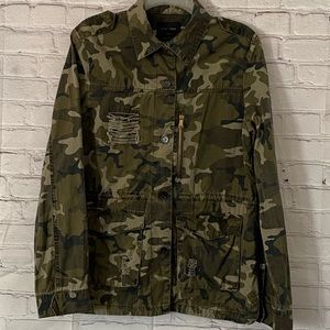 LOVE TREE CAMOUFLAGE UTILITY DISTRESSED JACKET FRONT JUNIOR SIZE LARGE